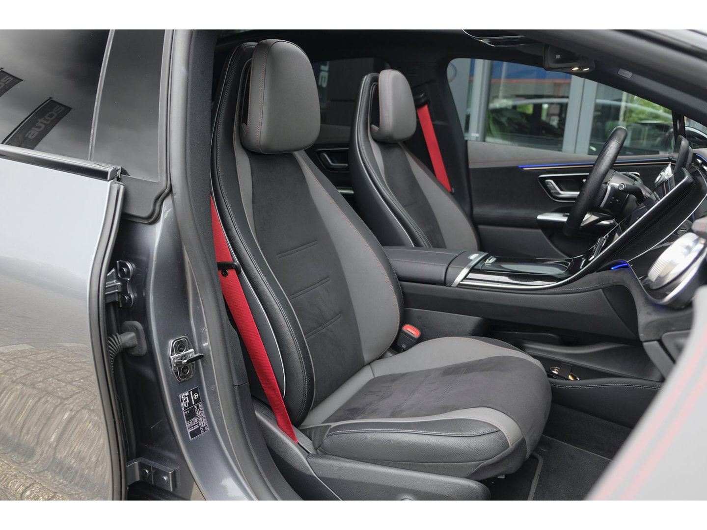 Mercedes-Benz EQE 350+ AMG 292pk 91 kWh Panoramadak Burmester Luchtvering Head-up Carplay BOMVOL!