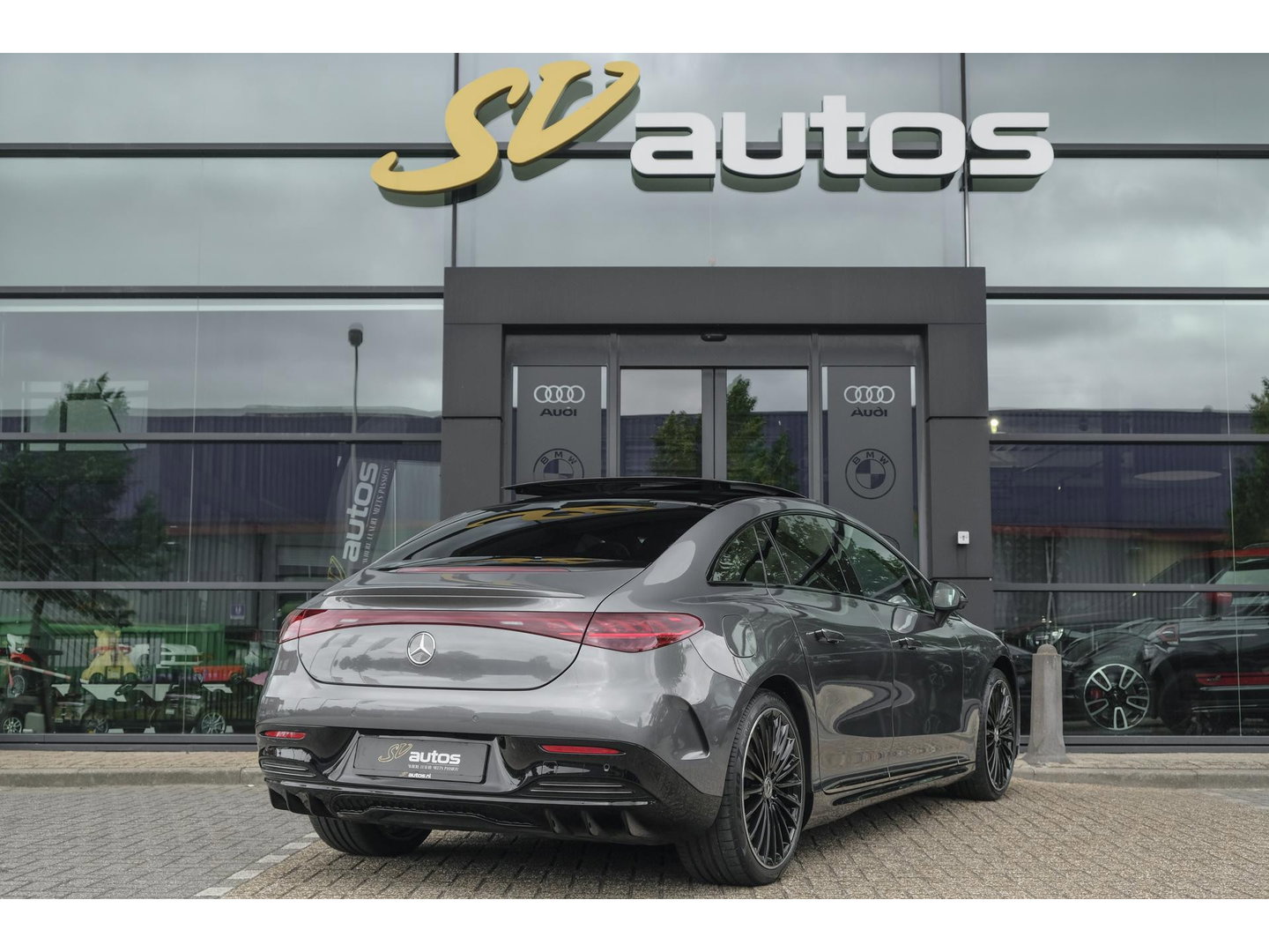 Mercedes-Benz EQE 350+ AMG 292pk 91 kWh Panoramadak Burmester Luchtvering Head-up Carplay BOMVOL!