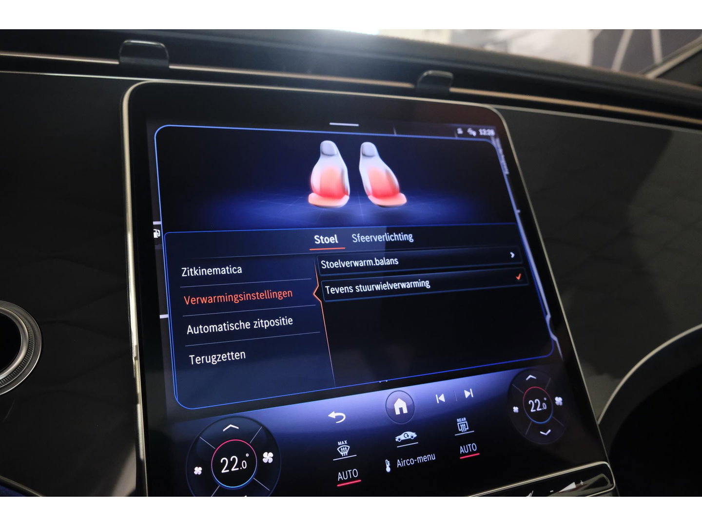 Mercedes-Benz EQE 350+ AMG 292pk 91 kWh Panoramadak Burmester Luchtvering Head-up Carplay BOMVOL!