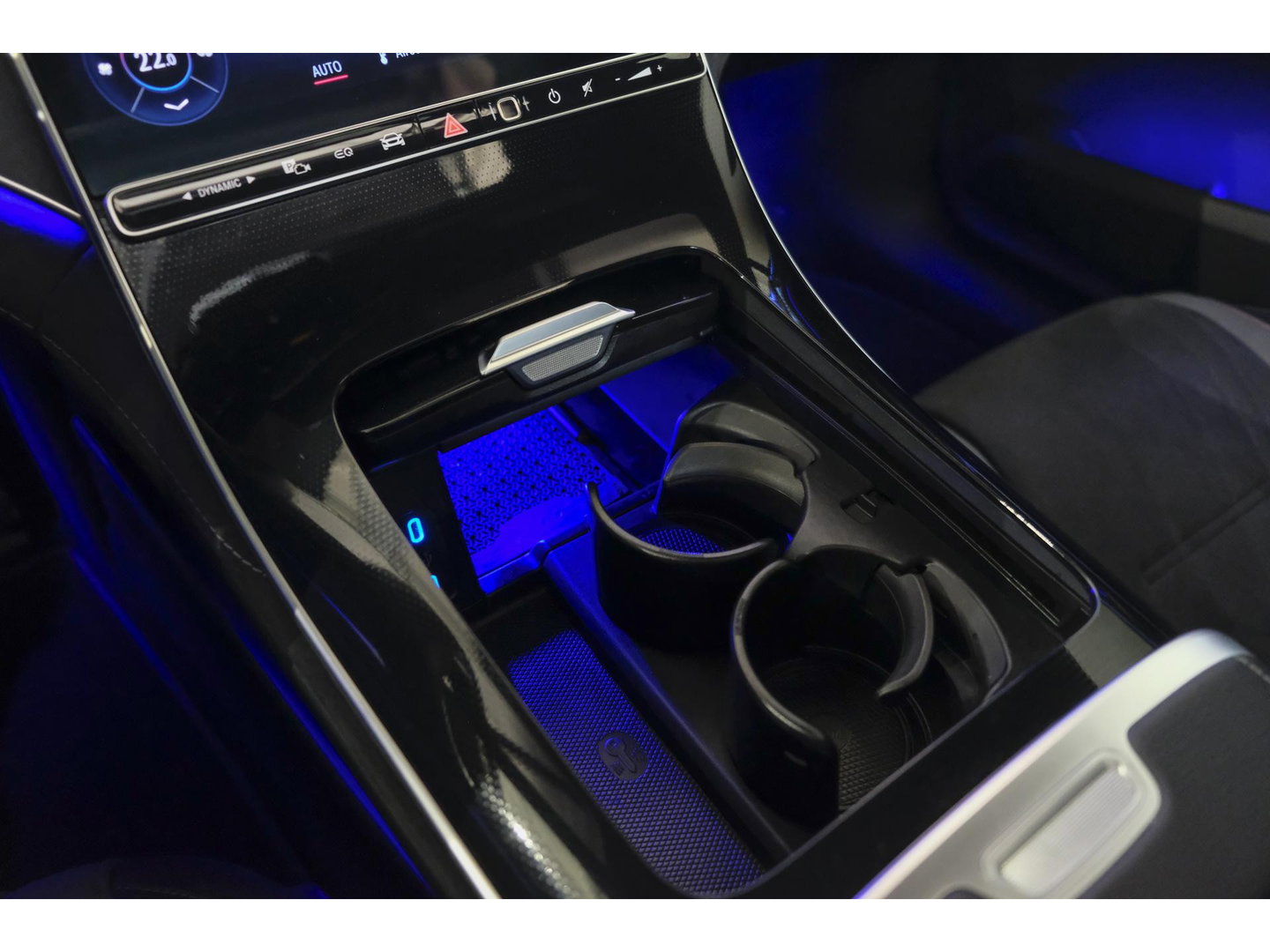 Mercedes-Benz EQE 350+ AMG 292pk 91 kWh Panoramadak Burmester Luchtvering Head-up Carplay BOMVOL!
