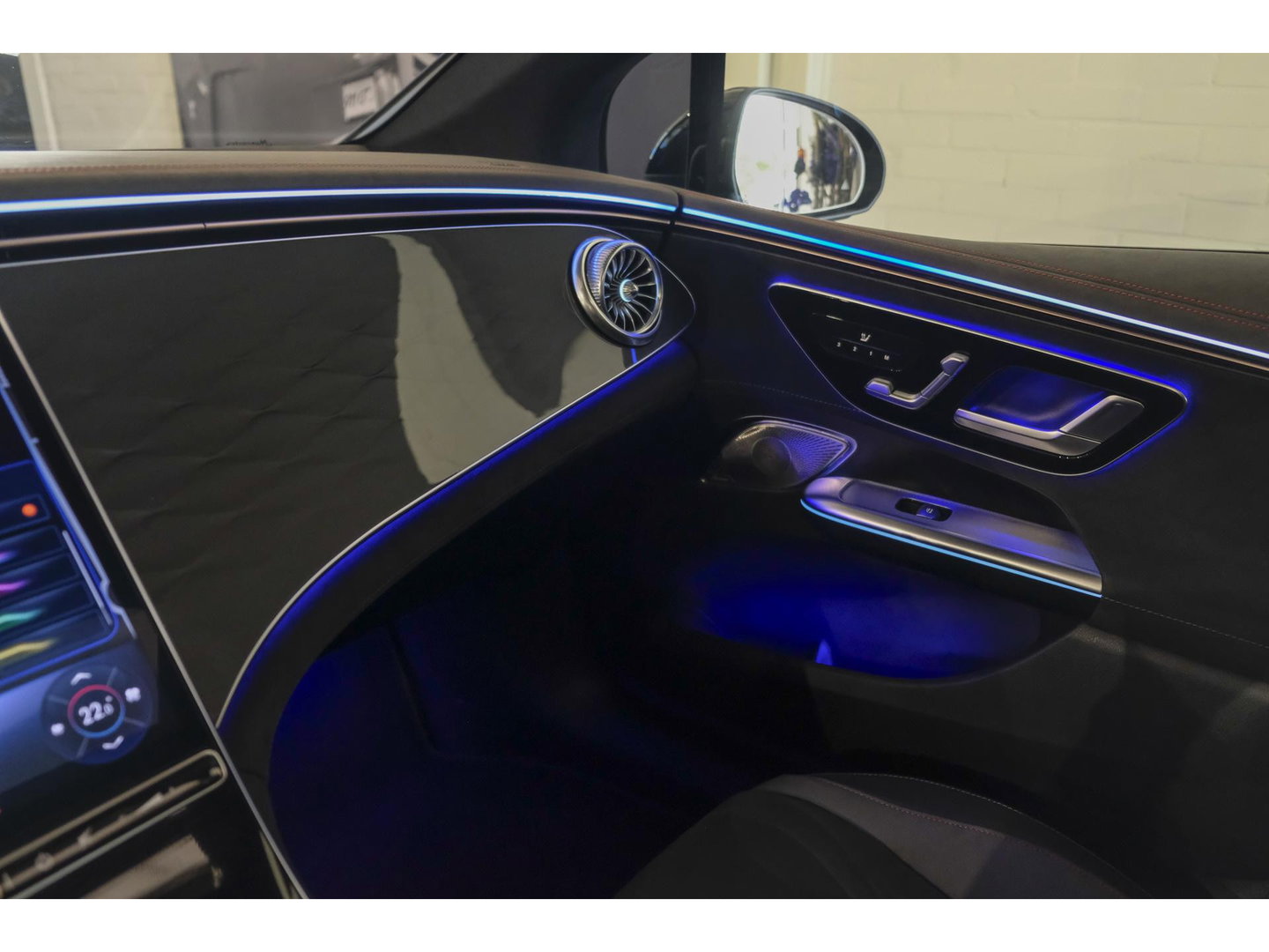 Mercedes-Benz EQE 350+ AMG 292pk 91 kWh Panoramadak Burmester Luchtvering Head-up Carplay BOMVOL!