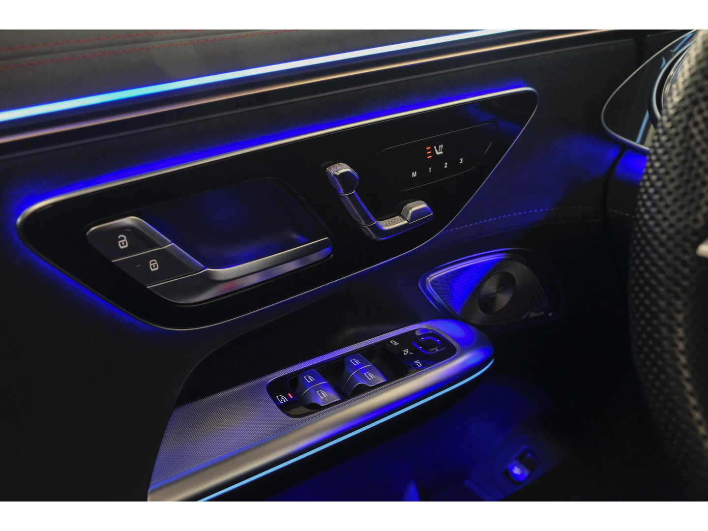 Mercedes-Benz EQE 350+ AMG 292pk 91 kWh Panoramadak Burmester Luchtvering Head-up Carplay BOMVOL!