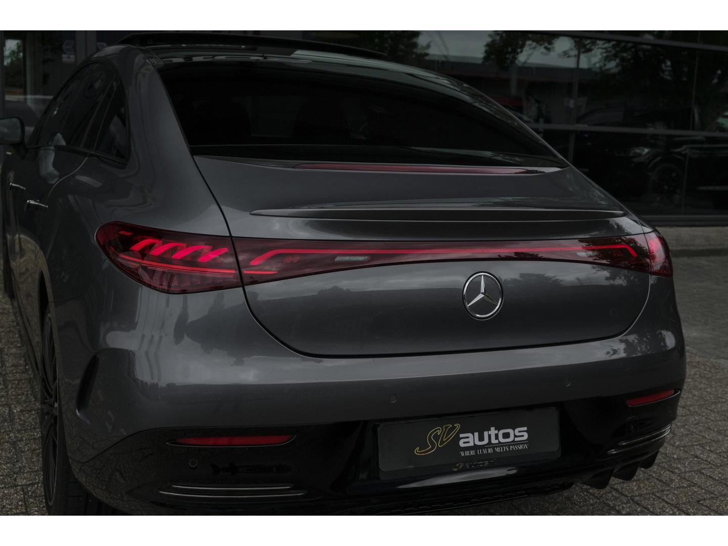 Mercedes-Benz EQE 350+ AMG 292pk 91 kWh Panoramadak Burmester Luchtvering Head-up Carplay BOMVOL!