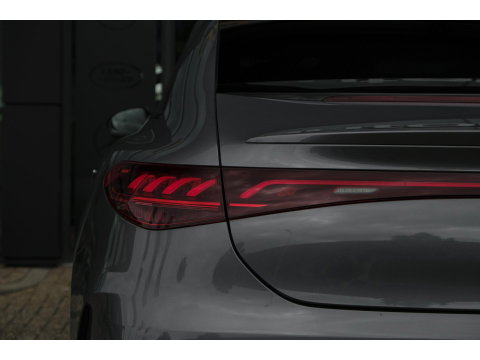 Mercedes-Benz EQE 350+ AMG 292pk 91 kWh Panoramadak Burmester Luchtvering Head-up Carplay BOMVOL!