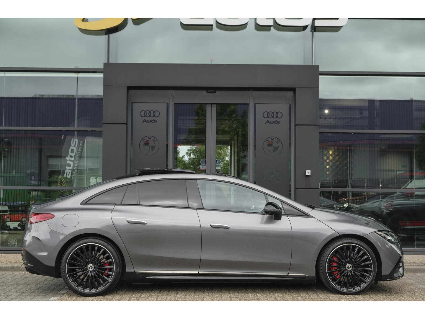 Mercedes-Benz EQE 350+ AMG 292pk 91 kWh Panoramadak Burmester Luchtvering Head-up Carplay BOMVOL!