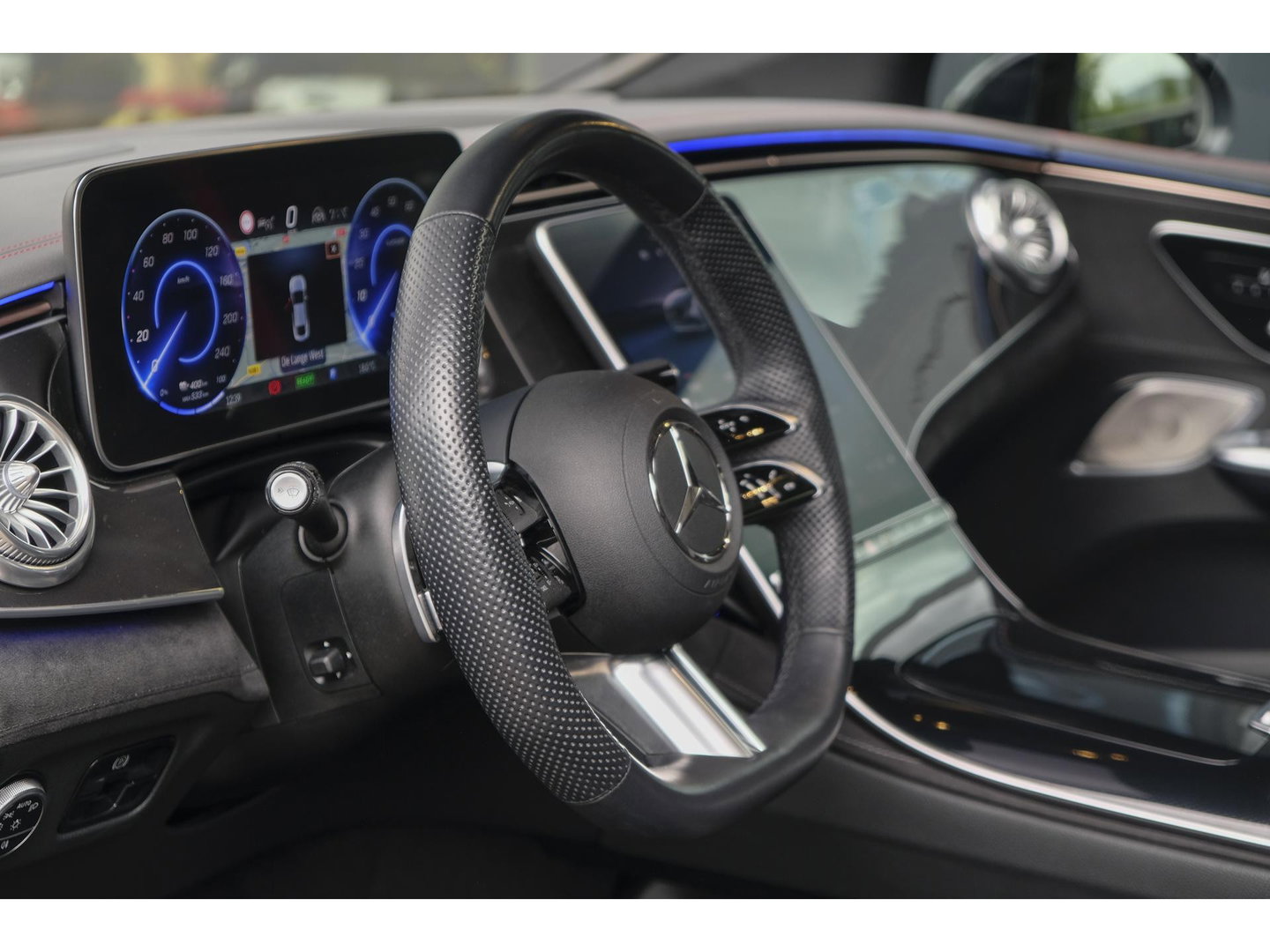 Mercedes-Benz EQE 350+ AMG 292pk 91 kWh Panoramadak Burmester Luchtvering Head-up Carplay BOMVOL!