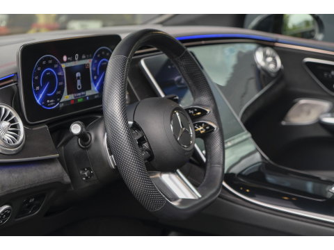 Mercedes-Benz EQE 350+ AMG 292pk 91 kWh Panoramadak Burmester Luchtvering Head-up Carplay BOMVOL!