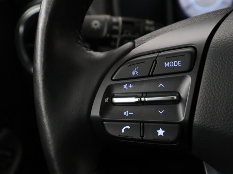 Hyundai KONA EV Premium 64 KWh | SOH 96.2% | Leder | Trekhaak | Head-up | Stoelventilatie | Stuur/stoel verwarming | Adaptive cruise | Camera | Park assist | Carplay | Dodehoek detectie | Krell sound |