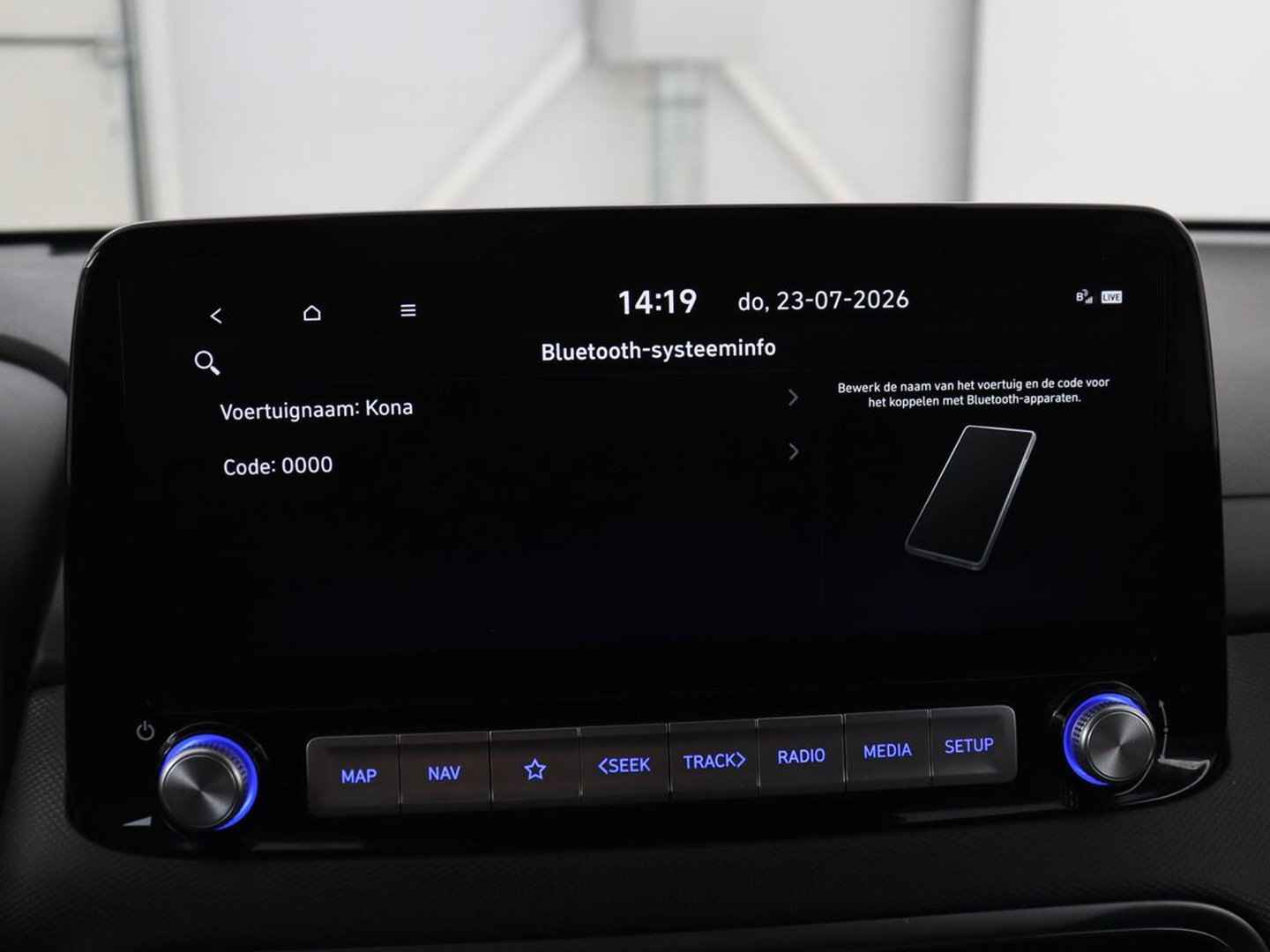 Hyundai KONA EV Premium 64 KWh | SOH 96.2% | Leder | Trekhaak | Head-up | Stoelventilatie | Stuur/stoel verwarming | Adaptive cruise | Camera | Park assist | Carplay | Dodehoek detectie | Krell sound |