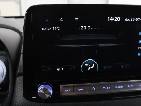 Hyundai KONA EV Premium 64 KWh | SOH 96.2% | Leder | Trekhaak | Head-up | Stoelventilatie | Stuur/stoel verwarming | Adaptive cruise | Camera | Park assist | Carplay | Dodehoek detectie | Krell sound |