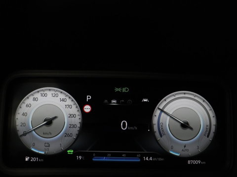 Hyundai KONA EV Premium 64 KWh | SOH 96.2% | Leder | Trekhaak | Head-up | Stoelventilatie | Stuur/stoel verwarming | Adaptive cruise | Camera | Park assist | Carplay | Dodehoek detectie | Krell sound |