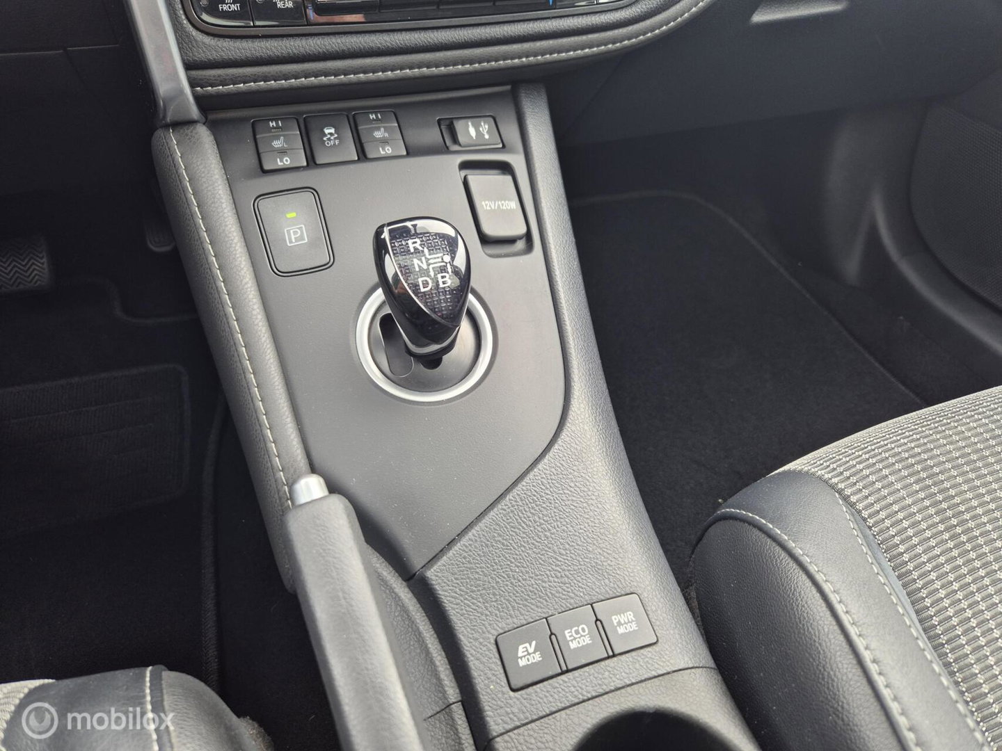 Toyota Auris 1.8 Hybrid Lease-pro, Pano,Navi, Camera,Clima