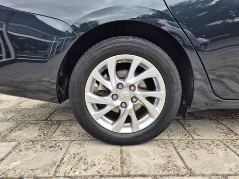 Toyota Auris 1.8 Hybrid Lease-pro, Pano,Navi, Camera,Clima