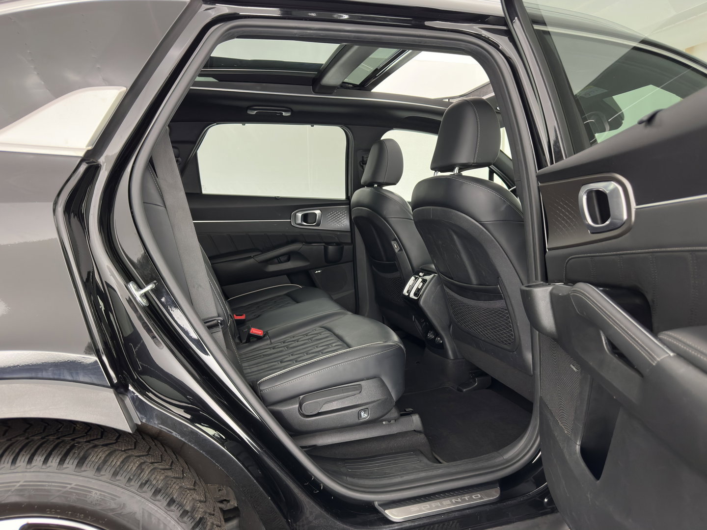 Kia Sorento 1.6 T-GDI Plug-in Hybrid 4WD ExecutiveLine [ 7-Pers. ] (Plug-in) (INCL.BTW) *PANO | HEAD-UP | LEATHER | MEMORY-PACK | TOP-VIEW | FULL-LED | BLINDSPOT | ADAPTIVE-CRUISE | HEATED-COMFORTSEATS | BOSE-SOUND | KEYLESS | DIGI-COCKPIT | PRIVACY-GLASS | AMBIENT-L