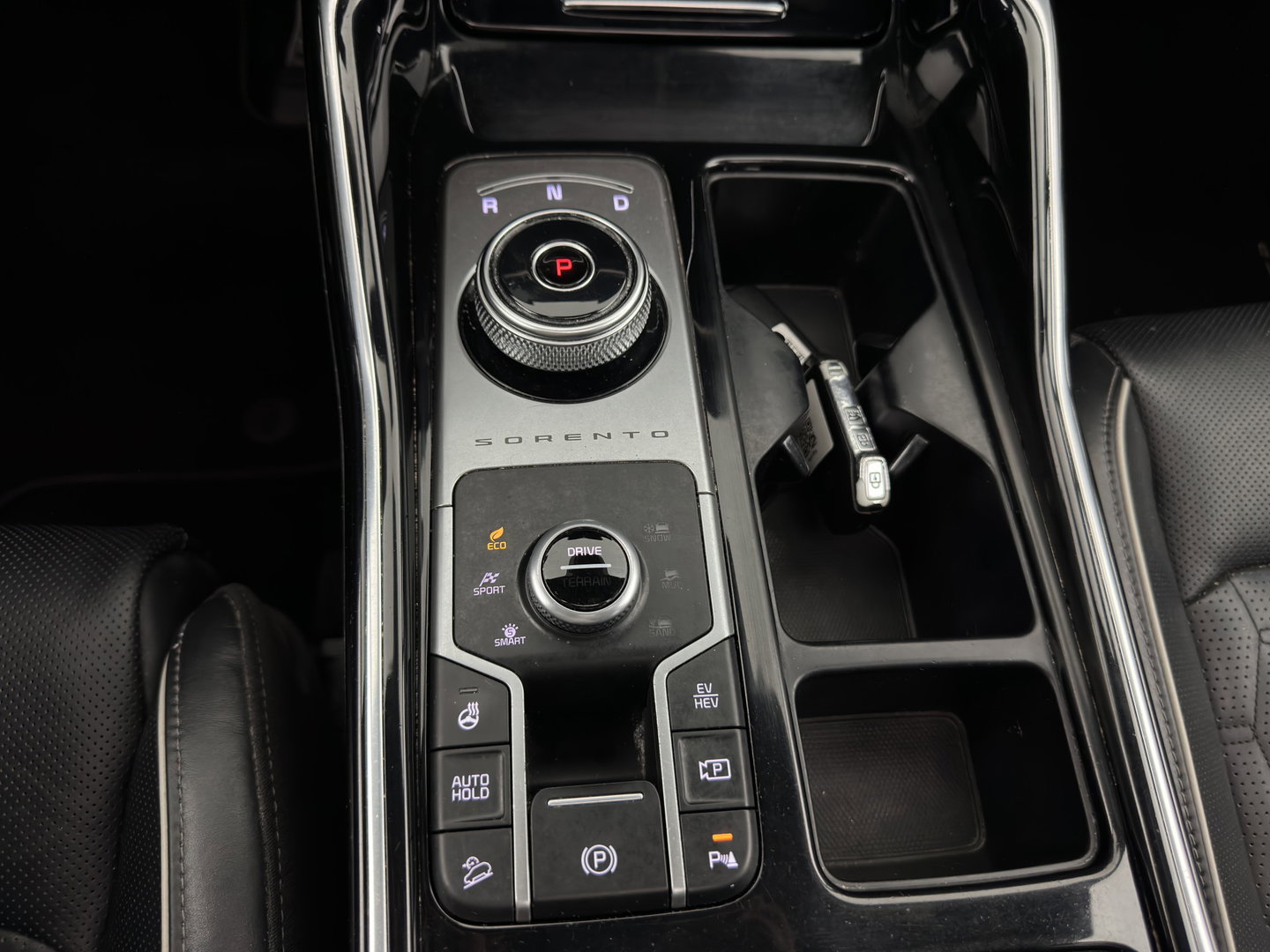 Kia Sorento 1.6 T-GDI Plug-in Hybrid 4WD ExecutiveLine [ 7-Pers. ] (Plug-in) (INCL.BTW) *PANO | HEAD-UP | LEATHER | MEMORY-PACK | TOP-VIEW | FULL-LED | BLINDSPOT | ADAPTIVE-CRUISE | HEATED-COMFORTSEATS | BOSE-SOUND | KEYLESS | DIGI-COCKPIT | PRIVACY-GLASS | AMBIENT-L