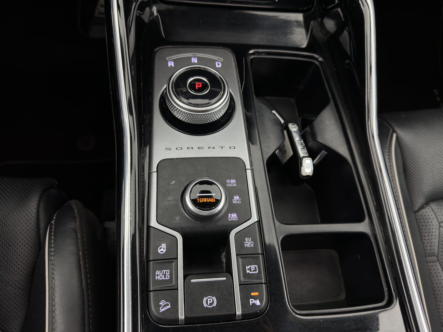 Kia Sorento 1.6 T-GDI Plug-in Hybrid 4WD ExecutiveLine [ 7-Pers. ] (Plug-in) (INCL.BTW) *PANO | HEAD-UP | LEATHER | MEMORY-PACK | TOP-VIEW | FULL-LED | BLINDSPOT | ADAPTIVE-CRUISE | HEATED-COMFORTSEATS | BOSE-SOUND | KEYLESS | DIGI-COCKPIT | PRIVACY-GLASS | AMBIENT-L