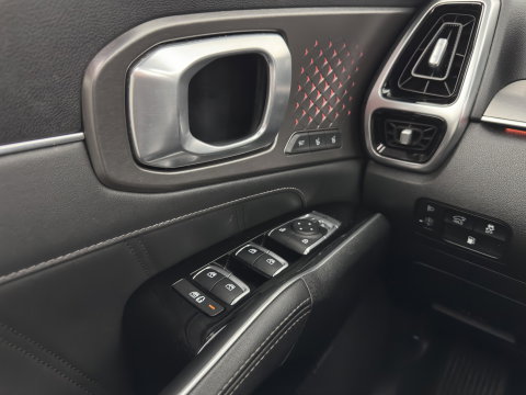 Kia Sorento 1.6 T-GDI Plug-in Hybrid 4WD ExecutiveLine [ 7-Pers. ] (Plug-in) (INCL.BTW) *PANO | HEAD-UP | LEATHER | MEMORY-PACK | TOP-VIEW | FULL-LED | BLINDSPOT | ADAPTIVE-CRUISE | HEATED-COMFORTSEATS | BOSE-SOUND | KEYLESS | DIGI-COCKPIT | PRIVACY-GLASS | AMBIENT-L