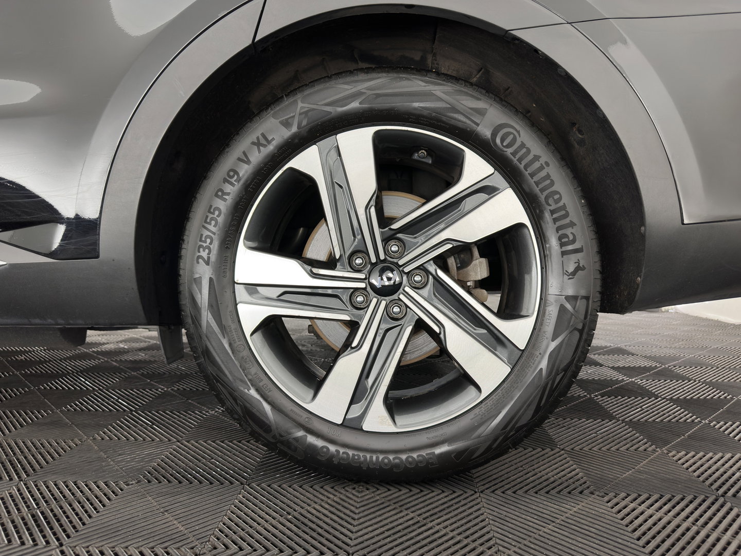 Kia Sorento 1.6 T-GDI Plug-in Hybrid 4WD ExecutiveLine [ 7-Pers. ] (Plug-in) (INCL.BTW) *PANO | HEAD-UP | LEATHER | MEMORY-PACK | TOP-VIEW | FULL-LED | BLINDSPOT | ADAPTIVE-CRUISE | HEATED-COMFORTSEATS | BOSE-SOUND | KEYLESS | DIGI-COCKPIT | PRIVACY-GLASS | AMBIENT-L