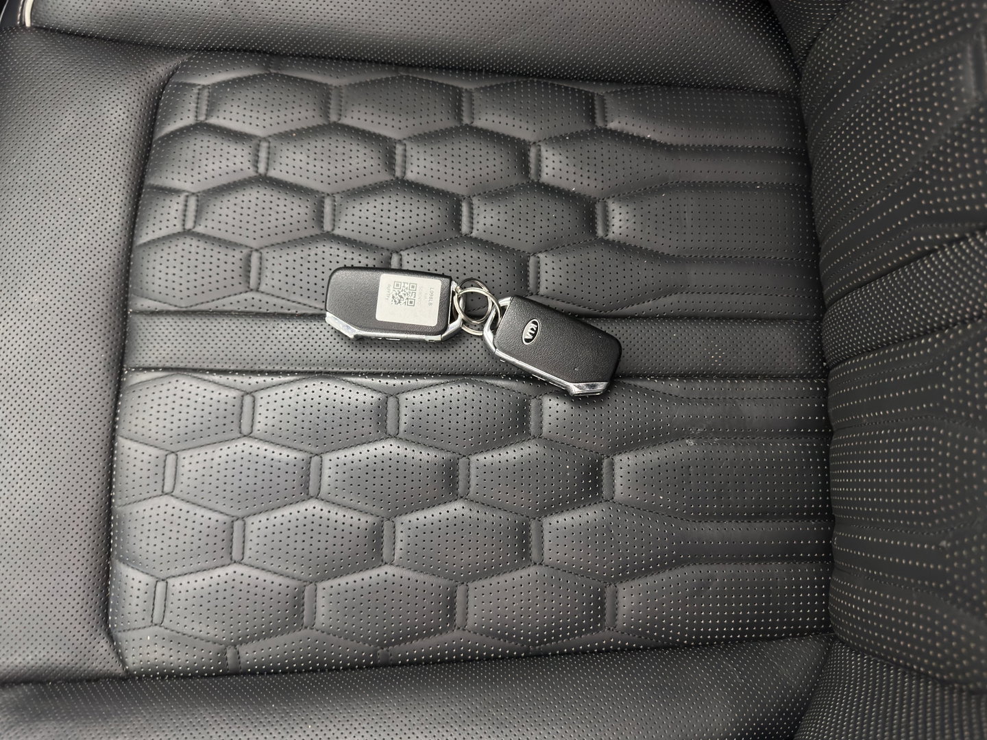 Kia Sorento 1.6 T-GDI Plug-in Hybrid 4WD ExecutiveLine [ 7-Pers. ] (Plug-in) (INCL.BTW) *PANO | HEAD-UP | LEATHER | MEMORY-PACK | TOP-VIEW | FULL-LED | BLINDSPOT | ADAPTIVE-CRUISE | HEATED-COMFORTSEATS | BOSE-SOUND | KEYLESS | DIGI-COCKPIT | PRIVACY-GLASS | AMBIENT-L