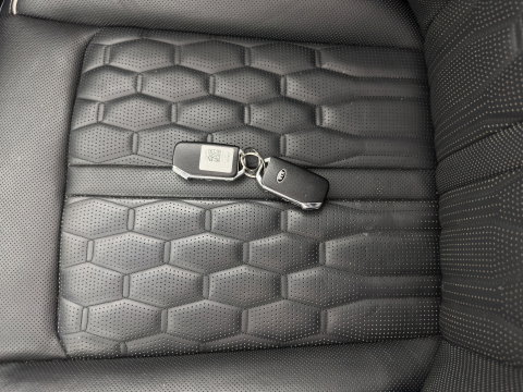 Kia Sorento 1.6 T-GDI Plug-in Hybrid 4WD ExecutiveLine [ 7-Pers. ] (Plug-in) (INCL.BTW) *PANO | HEAD-UP | LEATHER | MEMORY-PACK | TOP-VIEW | FULL-LED | BLINDSPOT | ADAPTIVE-CRUISE | HEATED-COMFORTSEATS | BOSE-SOUND | KEYLESS | DIGI-COCKPIT | PRIVACY-GLASS | AMBIENT-L