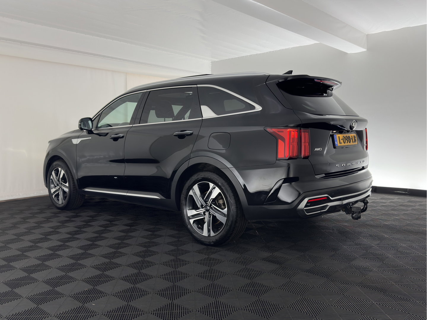 Kia Sorento 1.6 T-GDI Plug-in Hybrid 4WD ExecutiveLine [ 7-Pers. ] (Plug-in) (INCL.BTW) *PANO | HEAD-UP | LEATHER | MEMORY-PACK | TOP-VIEW | FULL-LED | BLINDSPOT | ADAPTIVE-CRUISE | HEATED-COMFORTSEATS | BOSE-SOUND | KEYLESS | DIGI-COCKPIT | PRIVACY-GLASS | AMBIENT-L