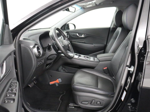 Hyundai KONA EV Premium 64 KWh | SOH 96.2% | Leder | Trekhaak | Head-up | Stoelventilatie | Stuur/stoel verwarming | Adaptive cruise | Camera | Park assist | Carplay | Dodehoek detectie | Krell sound |