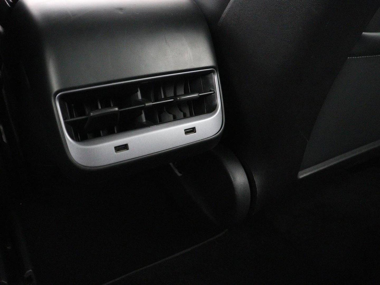 Tesla Model 3 Performance AWD 75 kWh | Traffic-Aware Cruise control | Leder | Lichtmetaal 20'' | Achterbank verwarming | Park assist | Climate control