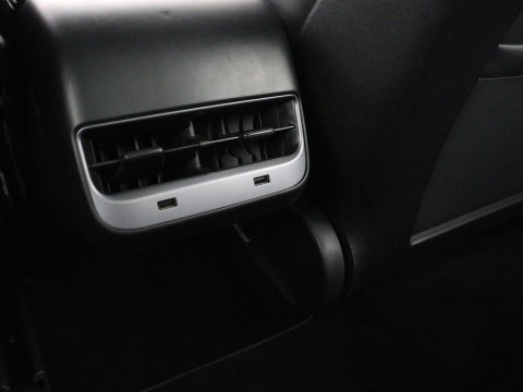Tesla Model 3 Performance AWD 75 kWh | Traffic-Aware Cruise control | Leder | Lichtmetaal 20'' | Achterbank verwarming | Park assist | Climate control