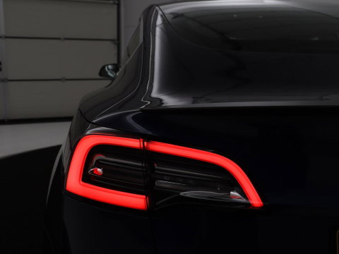 Tesla Model 3 Performance AWD 75 kWh | Traffic-Aware Cruise control | Leder | Lichtmetaal 20'' | Achterbank verwarming | Park assist | Climate control