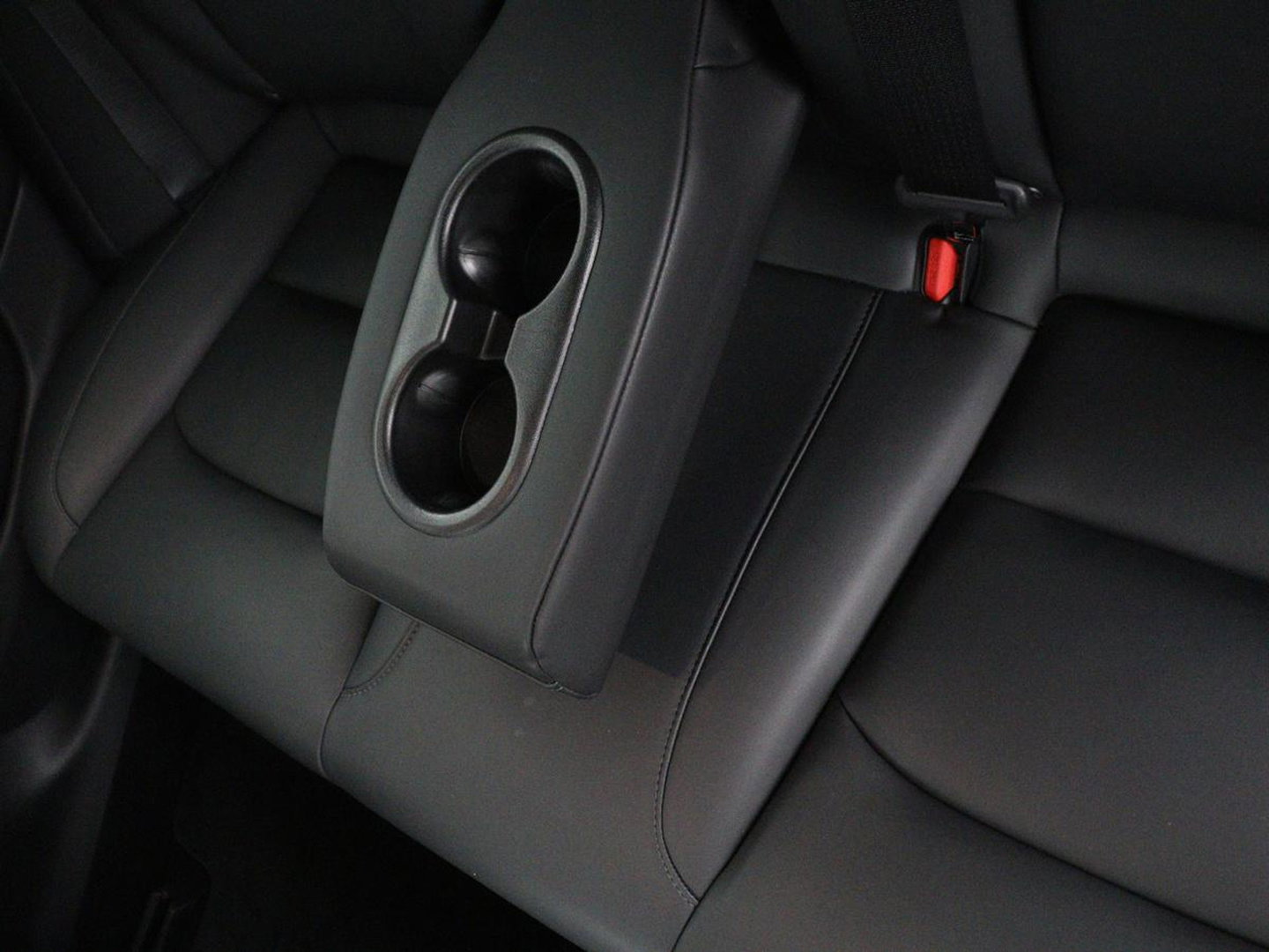 Tesla Model 3 Performance AWD 75 kWh | Traffic-Aware Cruise control | Leder | Lichtmetaal 20'' | Achterbank verwarming | Park assist | Climate control
