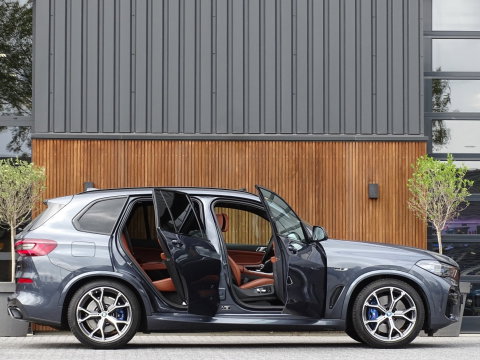 BMW X5 45e 394PK M-Sport / Laser / 360 / Pano / Softclose / Pano