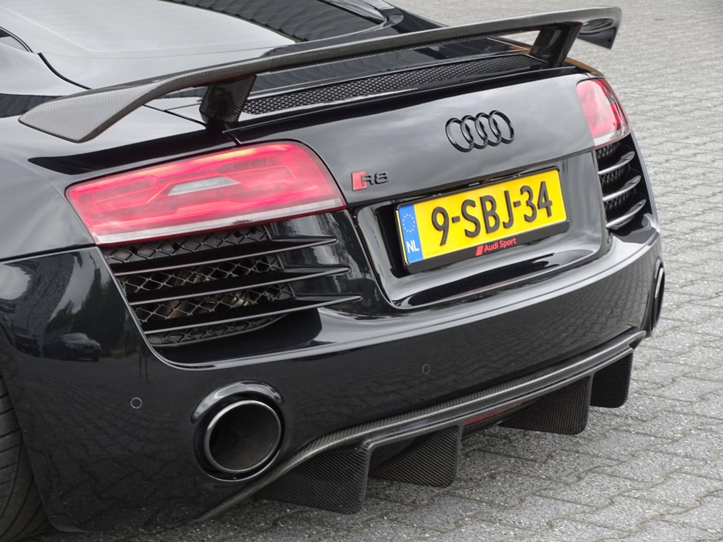 Quattro R8 4.2 V8 FSI 421PK / Carbon / Liftsysteem / LED / B&O