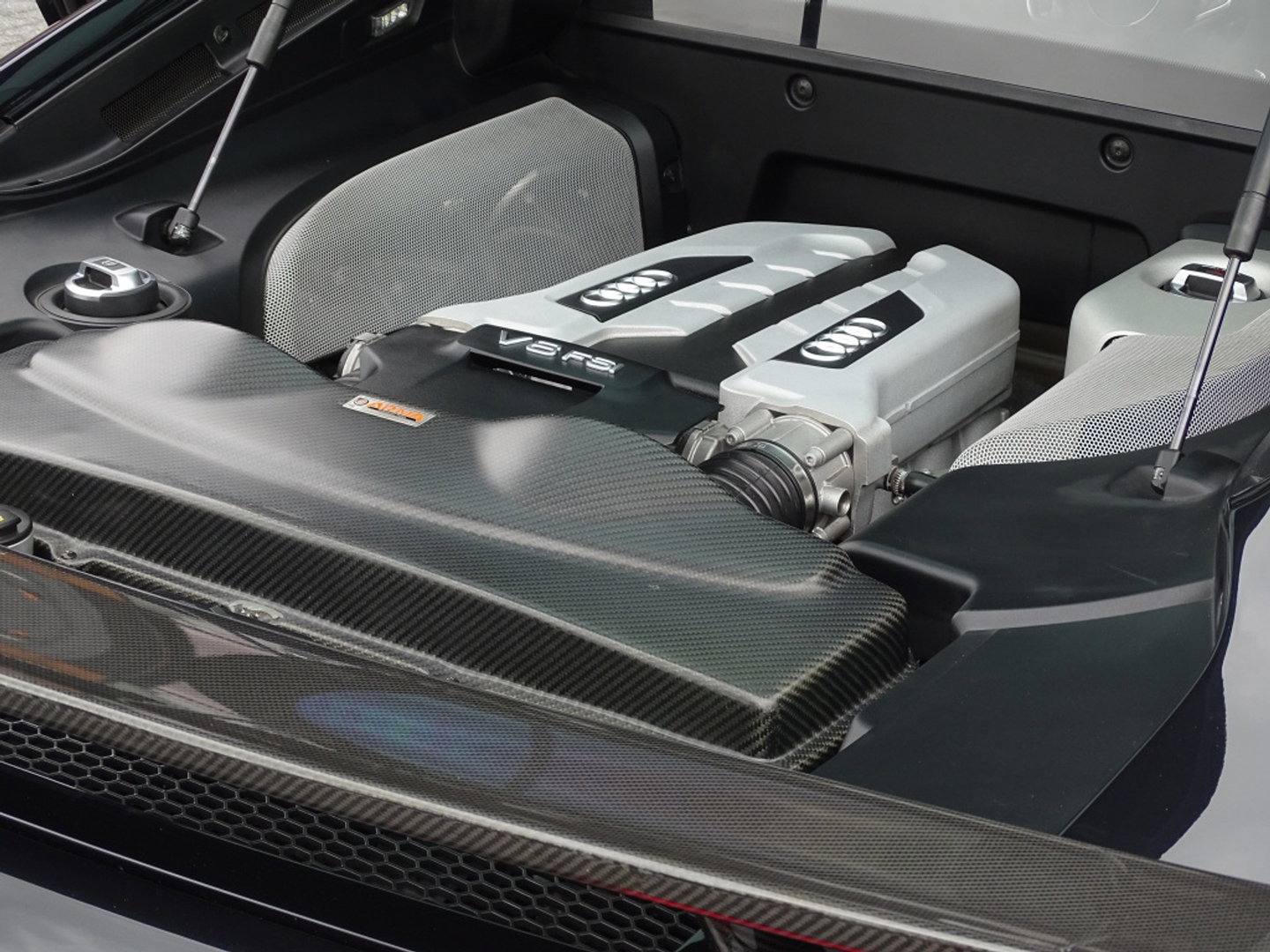 Quattro R8 4.2 V8 FSI 421PK / Carbon / Liftsysteem / LED / B&O