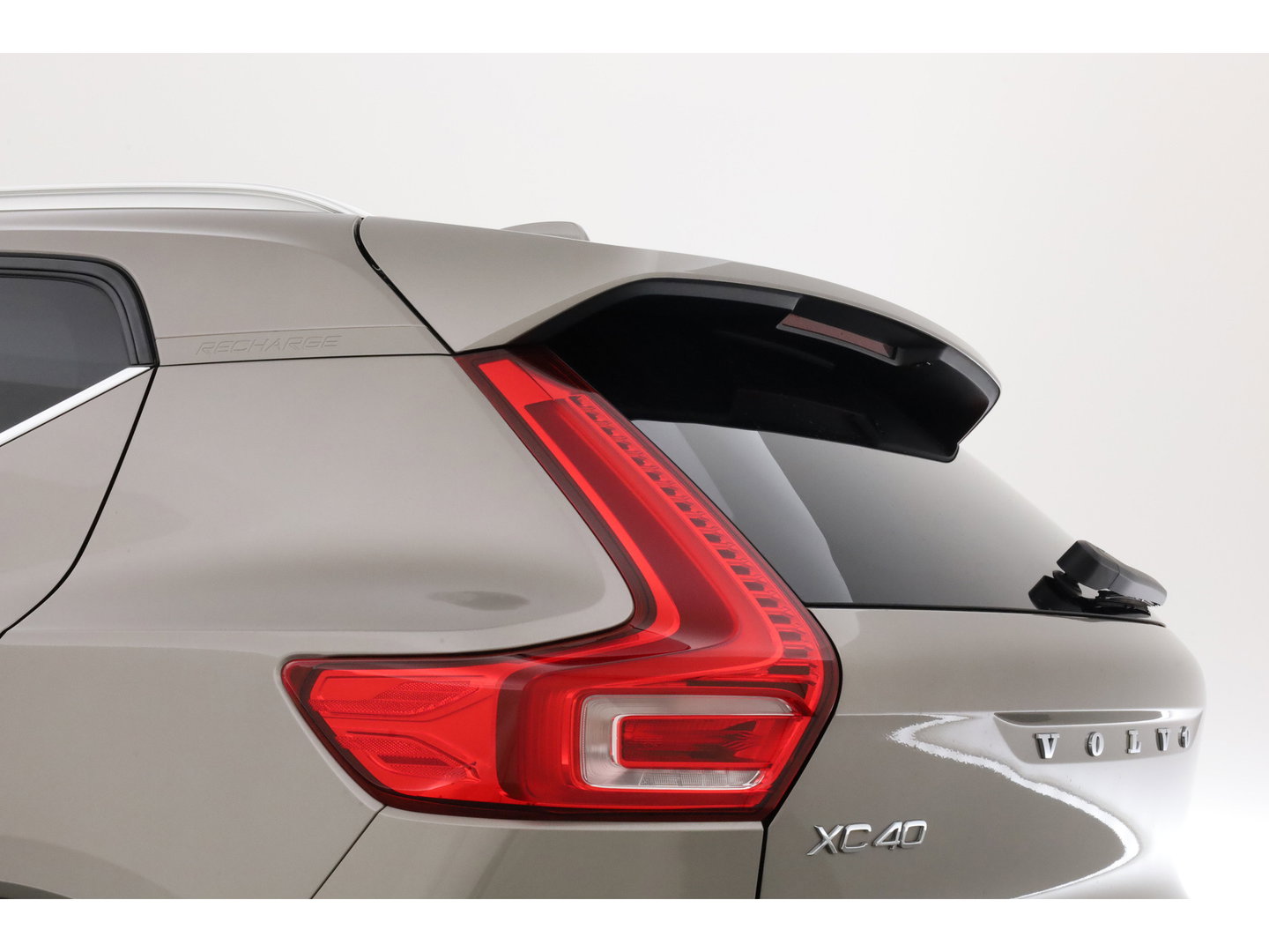 Volvo XC40 1.5 T5 Recharge Inscription | Trekhaak | 360 Cam | ACC | Blis | H&K Audio | stoel 4 & stuur Verwarming