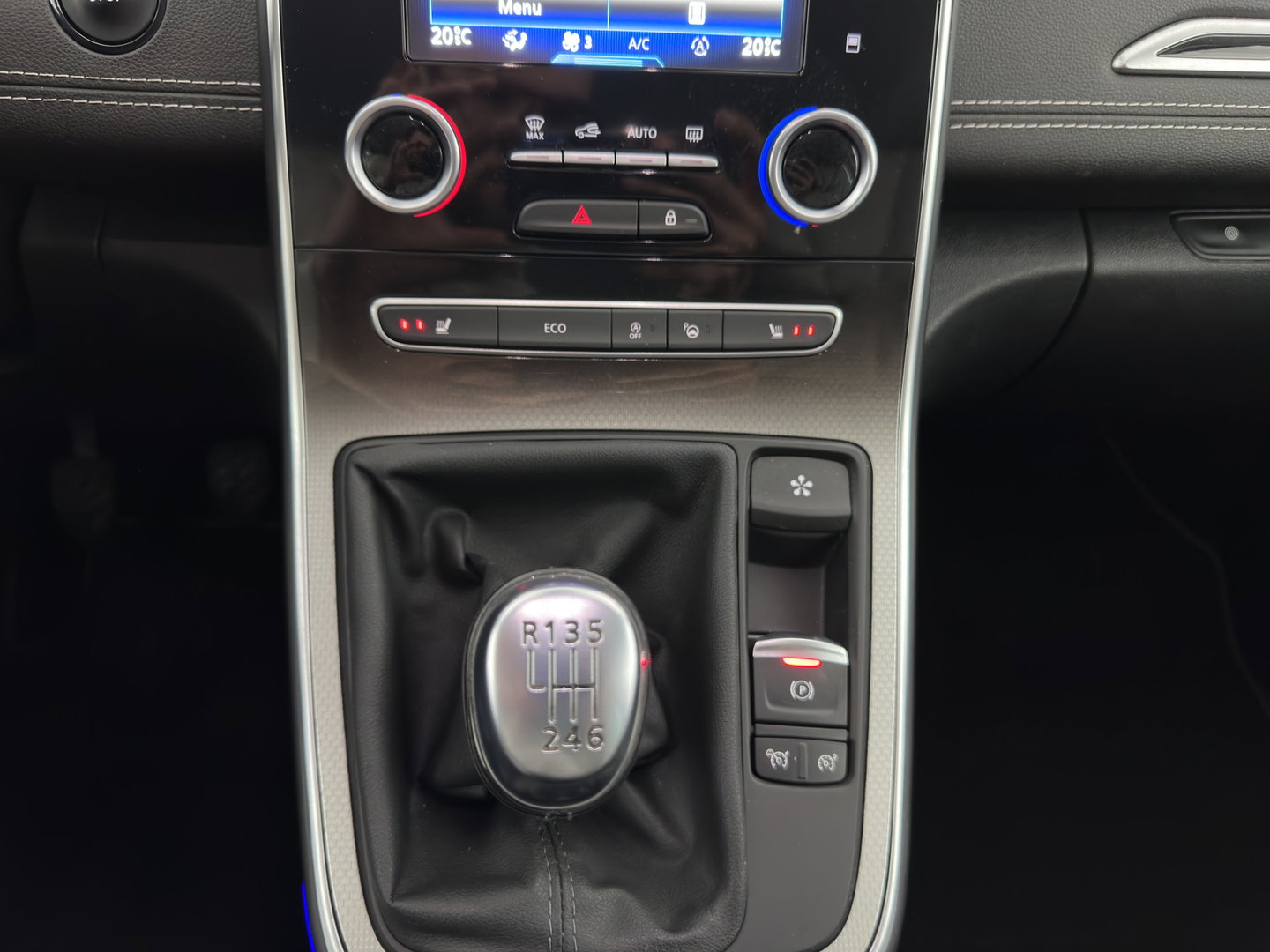 Renault Scénic 1.5 dCi Initiale Paris Hybrid Assist *HEAD-UP | ADAPTIVE-CRUISE | LEATHER | FULL-LED | BLINDSPOT | HEATED-COMFORTSEATS | BOSE-SOUND | NAVI-FULLAMP | DIGI-COCKPIT | PRIVACY-GLASS | CAMERA | ECC | PDC | 20''ALU*
