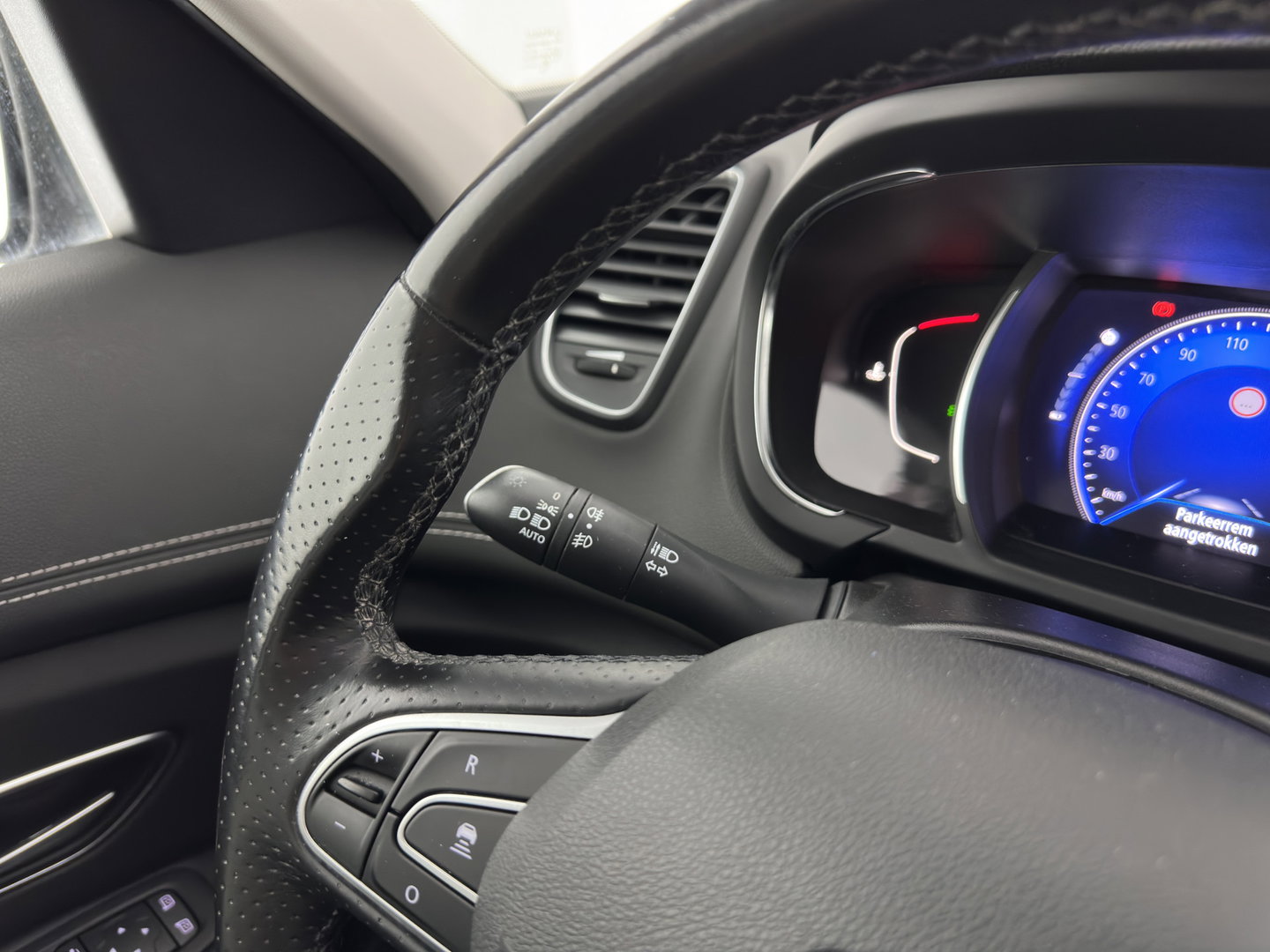 Renault Scénic 1.5 dCi Initiale Paris Hybrid Assist *HEAD-UP | ADAPTIVE-CRUISE | LEATHER | FULL-LED | BLINDSPOT | HEATED-COMFORTSEATS | BOSE-SOUND | NAVI-FULLAMP | DIGI-COCKPIT | PRIVACY-GLASS | CAMERA | ECC | PDC | 20''ALU*