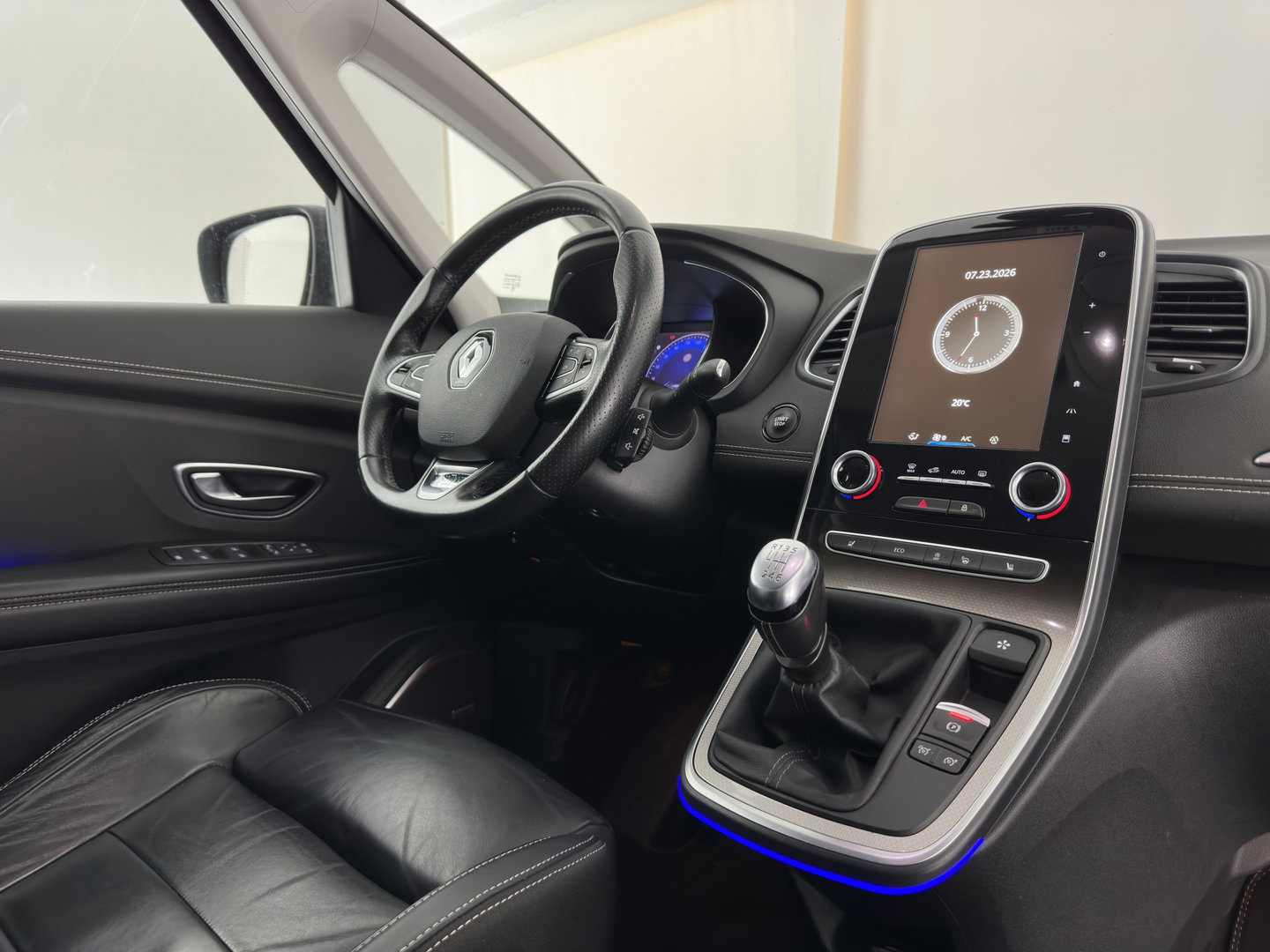 Renault Scénic 1.5 dCi Initiale Paris Hybrid Assist *HEAD-UP | ADAPTIVE-CRUISE | LEATHER | FULL-LED | BLINDSPOT | HEATED-COMFORTSEATS | BOSE-SOUND | NAVI-FULLAMP | DIGI-COCKPIT | PRIVACY-GLASS | CAMERA | ECC | PDC | 20''ALU*