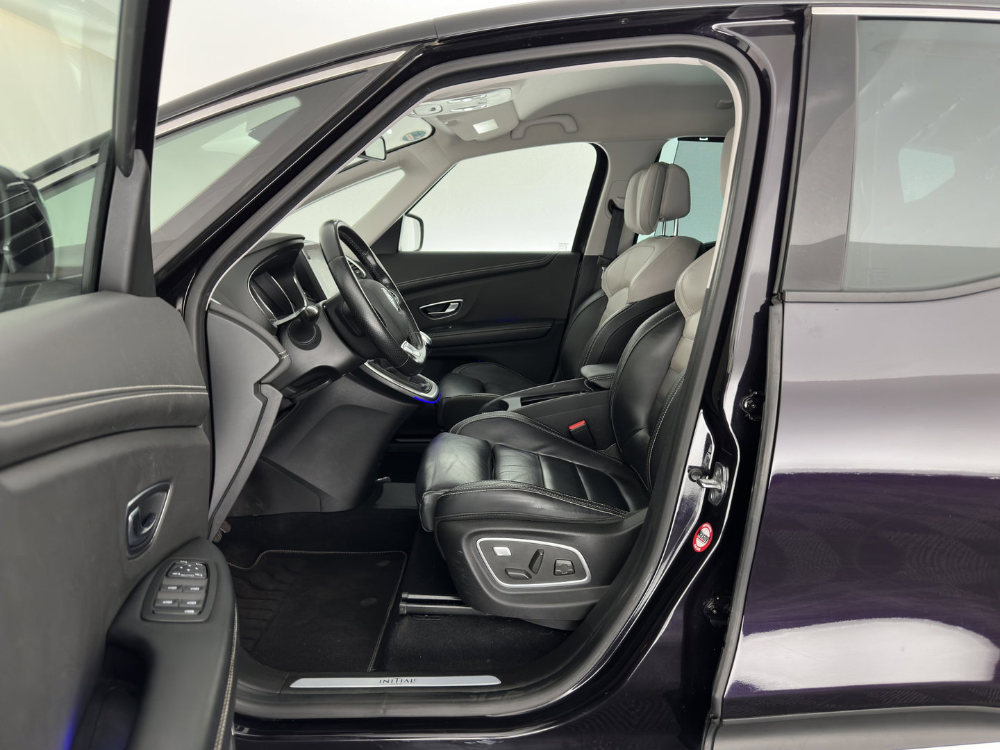Renault Scénic 1.5 dCi Initiale Paris Hybrid Assist *HEAD-UP | ADAPTIVE-CRUISE | LEATHER | FULL-LED | BLINDSPOT | HEATED-COMFORTSEATS | BOSE-SOUND | NAVI-FULLAMP | DIGI-COCKPIT | PRIVACY-GLASS | CAMERA | ECC | PDC | 20''ALU*
