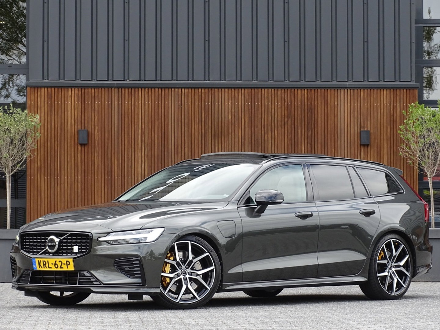 Volvo V60 Inscription Plug-In Hybrid AWD 405PK / LED / Heico Ed.