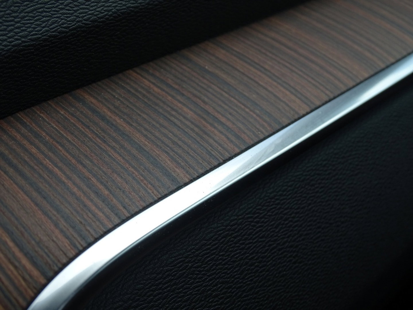 Volvo V60 Inscription Plug-In Hybrid AWD 405PK / LED / Heico Ed.