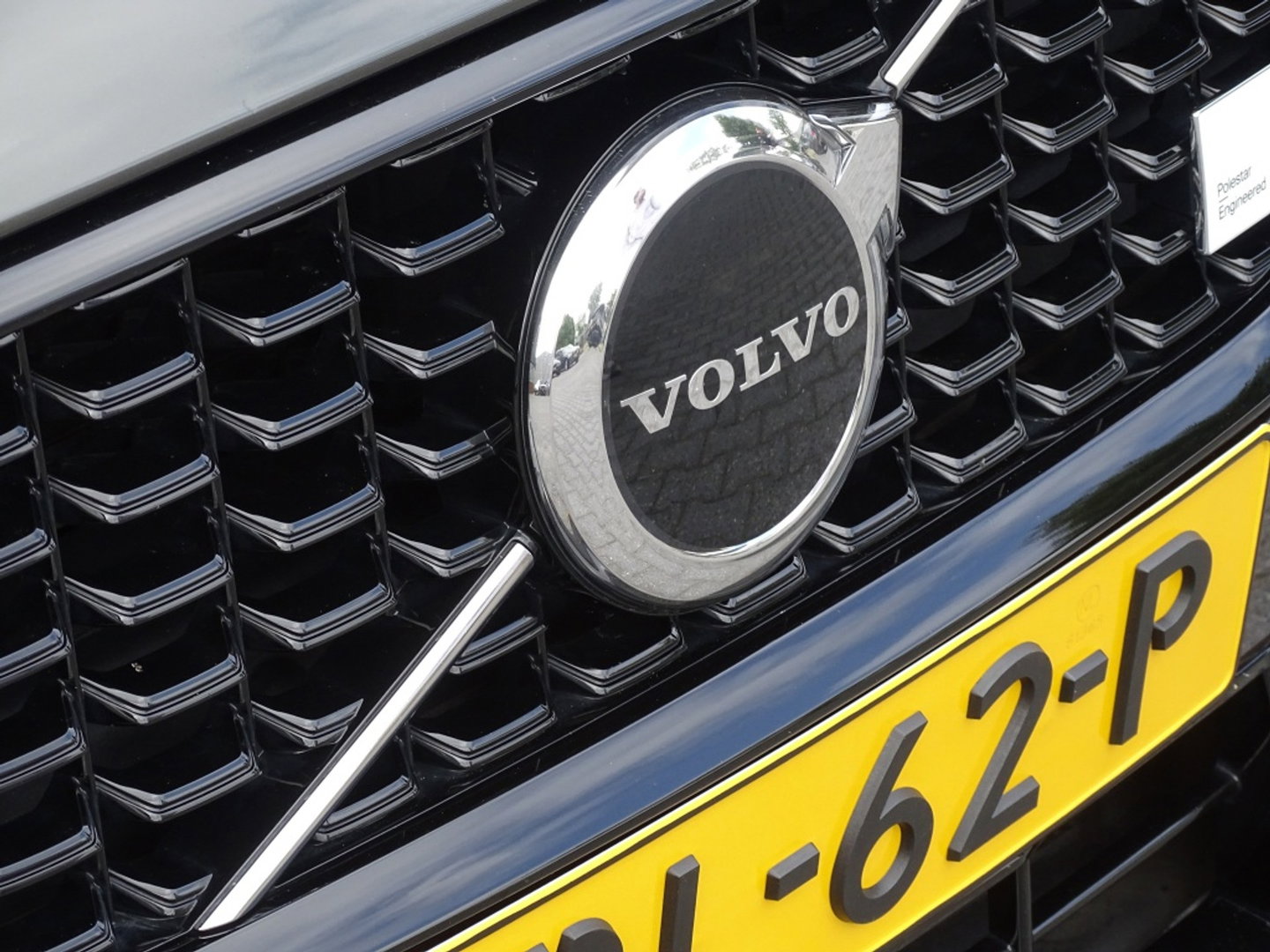 Volvo V60 Inscription Plug-In Hybrid AWD 405PK / LED / Heico Ed.