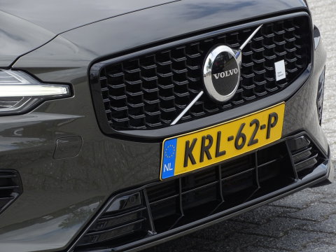 Volvo V60 Inscription Plug-In Hybrid AWD 405PK / LED / Heico Ed.