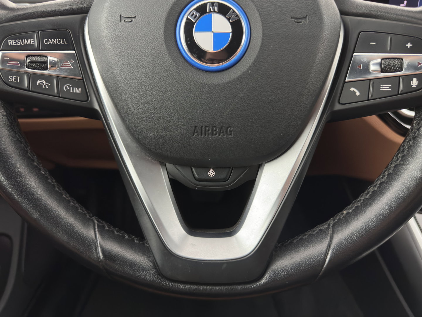 BMW i4 eDrive40 84 kWh [3-Fase] (INCL.BTW) *LEATHER | FULL-LED | ADAPTIVE-CRUISE | HEATED-SPORTSEATS | WIDESCREEN-DIGI-COCKPIT | CAMERA | DAB+ | PRIVACY-GLASS | NAVI-FULLMAP | ECC | PDC | 17''ALU | TOWBAR*