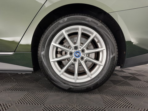 BMW i4 eDrive40 84 kWh [3-Fase] (INCL.BTW) *LEATHER | FULL-LED | ADAPTIVE-CRUISE | HEATED-SPORTSEATS | WIDESCREEN-DIGI-COCKPIT | CAMERA | DAB+ | PRIVACY-GLASS | NAVI-FULLMAP | ECC | PDC | 17''ALU | TOWBAR*