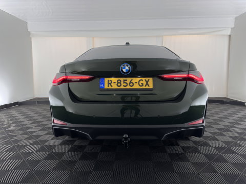 BMW i4 eDrive40 84 kWh [3-Fase] (INCL.BTW) *LEATHER | FULL-LED | ADAPTIVE-CRUISE | HEATED-SPORTSEATS | WIDESCREEN-DIGI-COCKPIT | CAMERA | DAB+ | PRIVACY-GLASS | NAVI-FULLMAP | ECC | PDC | 17''ALU | TOWBAR*