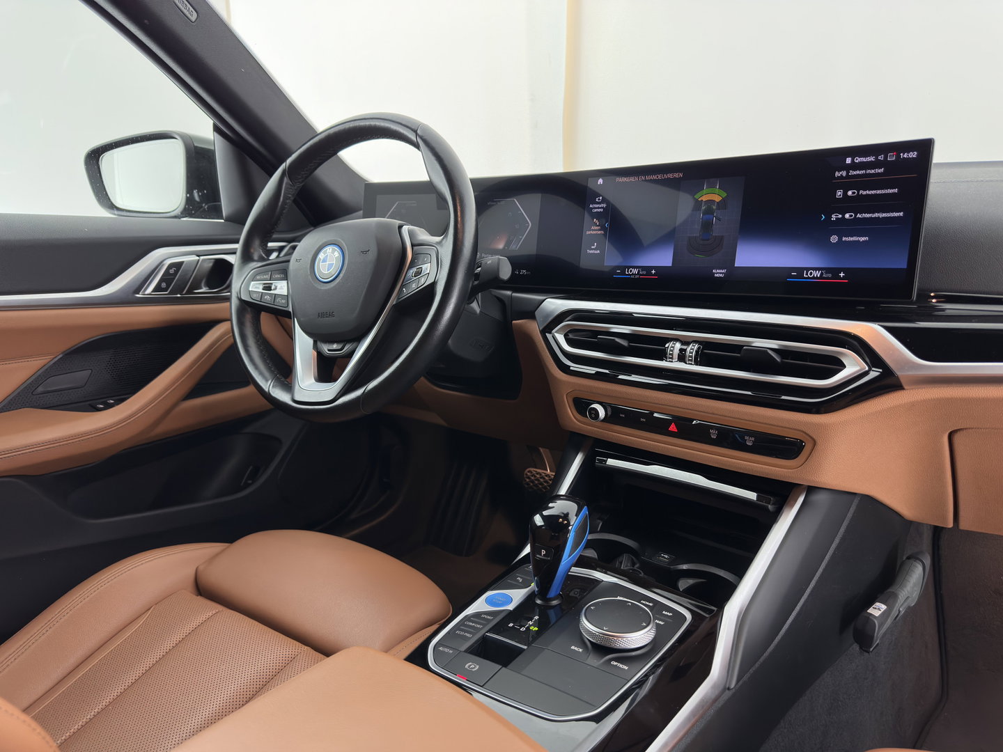 BMW i4 eDrive40 84 kWh [3-Fase] (INCL.BTW) *LEATHER | FULL-LED | ADAPTIVE-CRUISE | HEATED-SPORTSEATS | WIDESCREEN-DIGI-COCKPIT | CAMERA | DAB+ | PRIVACY-GLASS | NAVI-FULLMAP | ECC | PDC | 17''ALU | TOWBAR*