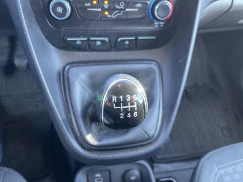 Ford Transit Connect 1.5 EcoBlue L2 Trend / vaste prijs rijklaar € 11.950 ex btw / distributie riem compleet vervangen / lease vanaf € 256 / airco / cruise / trekhaak / 17 inch velgen / euro 6 diesel