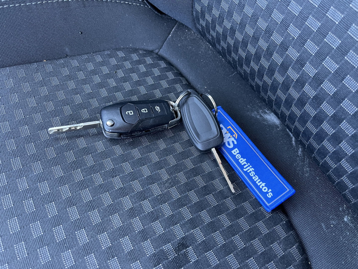 Ford Transit Connect 1.5 EcoBlue L2 Trend / vaste prijs rijklaar € 11.950 ex btw / distributie riem compleet vervangen / lease vanaf € 256 / airco / cruise / trekhaak / 17 inch velgen / euro 6 diesel