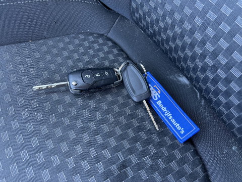 Ford Transit Connect 1.5 EcoBlue L2 Trend / vaste prijs rijklaar € 11.950 ex btw / distributie riem compleet vervangen / lease vanaf € 256 / airco / cruise / trekhaak / 17 inch velgen / euro 6 diesel