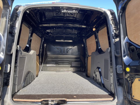 Ford Transit Connect 1.5 EcoBlue L2 Trend / vaste prijs rijklaar € 11.950 ex btw / distributie riem compleet vervangen / lease vanaf € 256 / airco / cruise / trekhaak / 17 inch velgen / euro 6 diesel